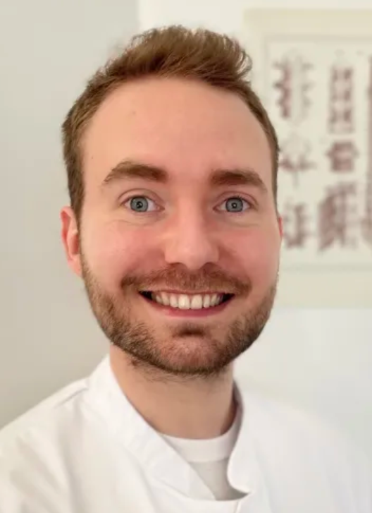 Lucas FORMAN ostéopathe à Saint-Avé