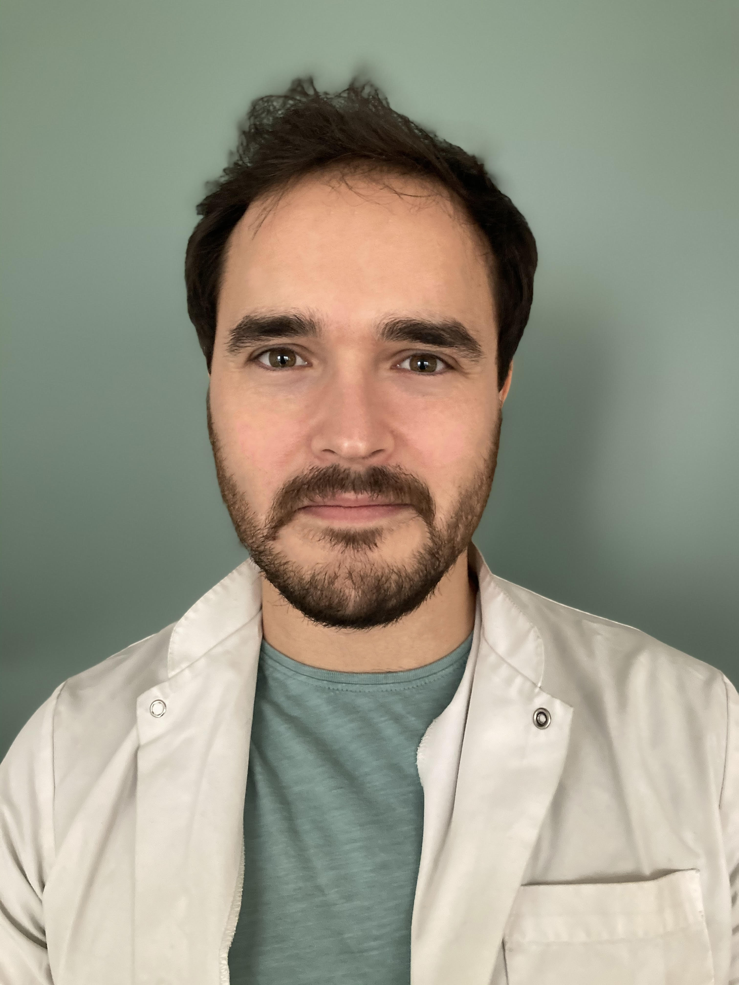 Adrien CHARRAT ostéopathe à Paris