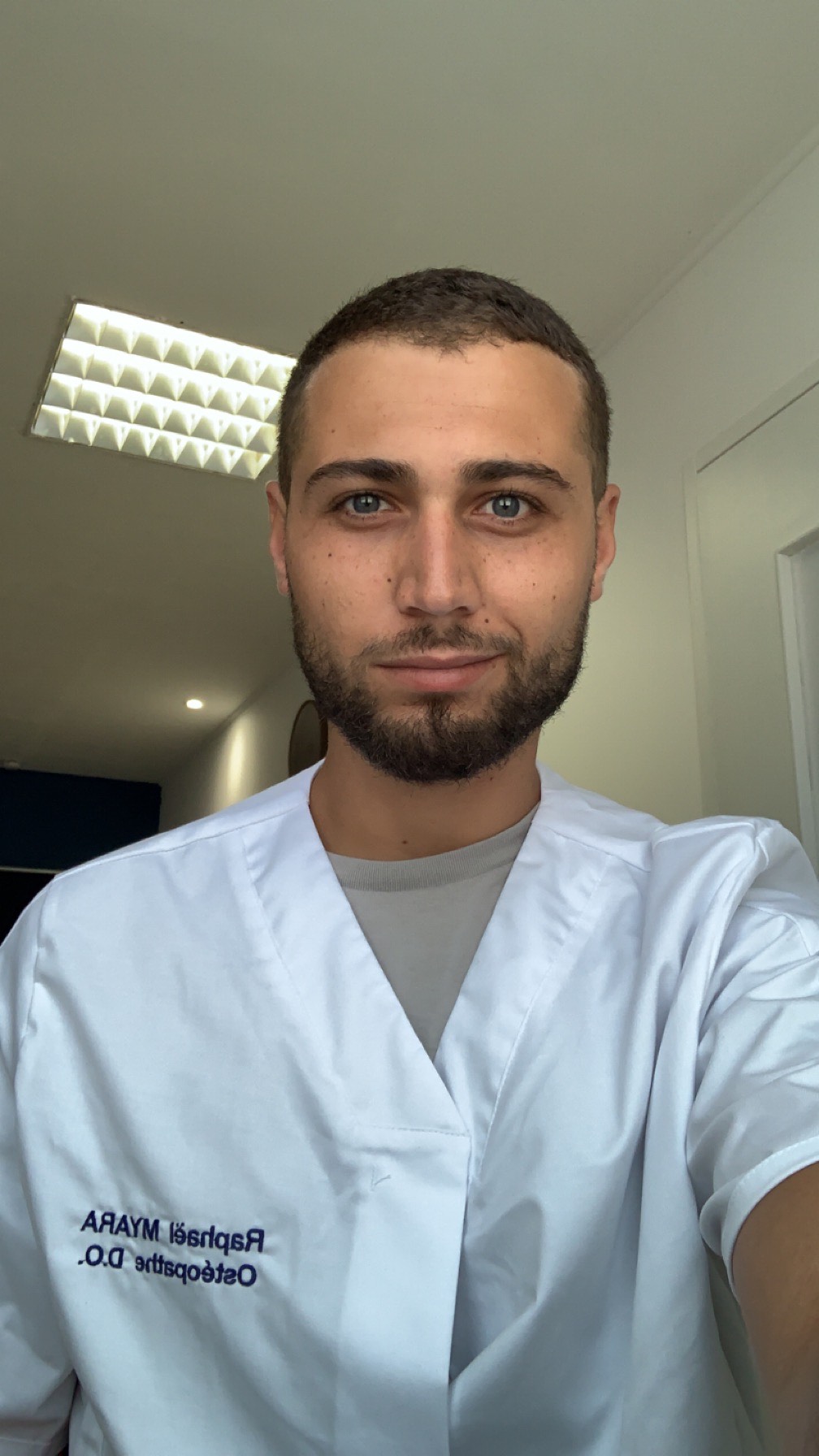 Raphael MYARA ostéopathe à Rasteau