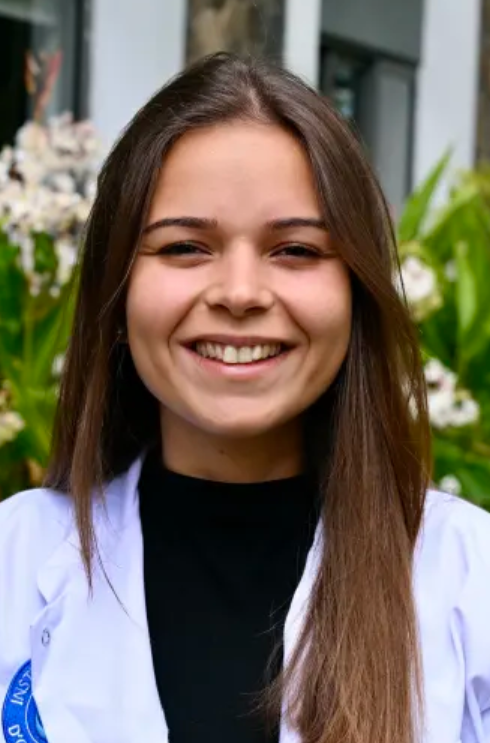 Camille BECHARD ostéopathe à Issy-les-Moulineaux