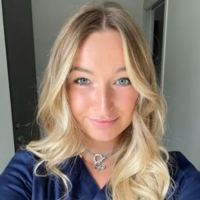 Noémie XHEMAL ostéopathe à Veauche