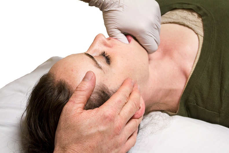 Osteopathie et mâchoire, soulager son craquement de mâchoire
