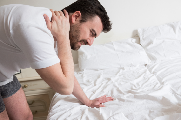 Cou raide, raideur cervicale et douleur au matin