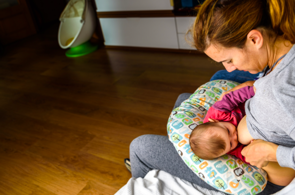 Le coussin d'allaitement : Un outil précieux pour bébé ! - Noenza Maternity  - Coussins d'allaitement haut de gamme Made In France et Coussins  d'allaitement Corpomed