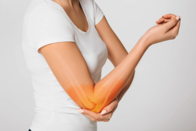 Traiter la tendinite du coude : l'ostéopathie en première ligne
