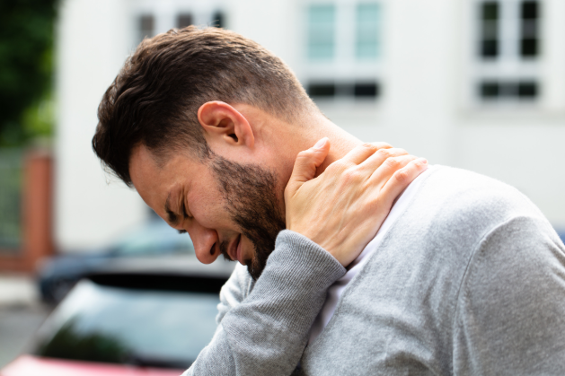 La douleur d'une entorse cervicale