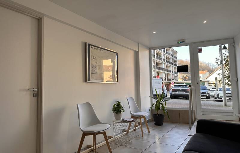 Salle d'attente - REFLEX OSTEO - le 1er réseau national de permanence en ostéopathie