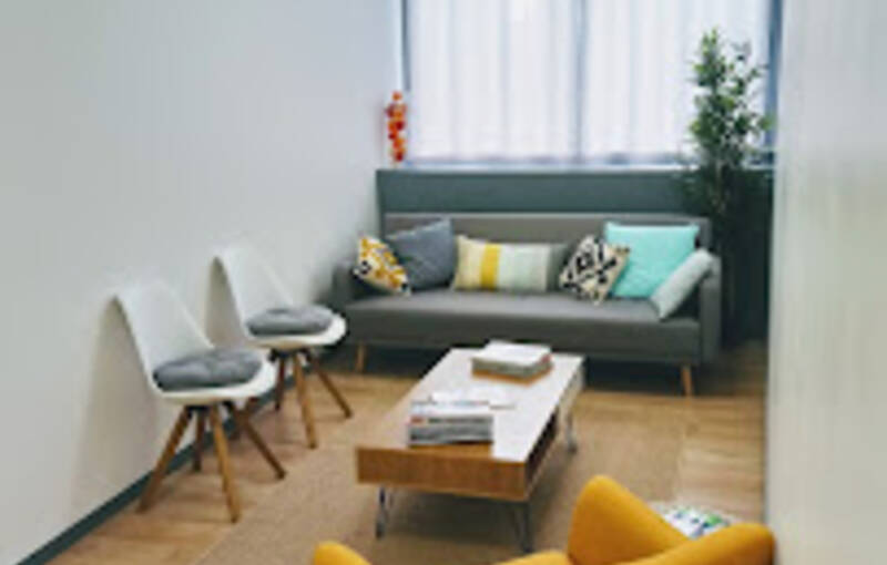 Salle attente 2 - REFLEX OSTEO - le 1er réseau national de permanence en ostéopathie