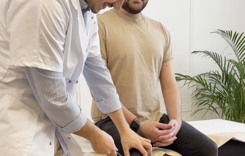 Osteopathe a nice reflexe debout - REFLEX OSTEO - le 1er réseau national de permanence en ostéopathie