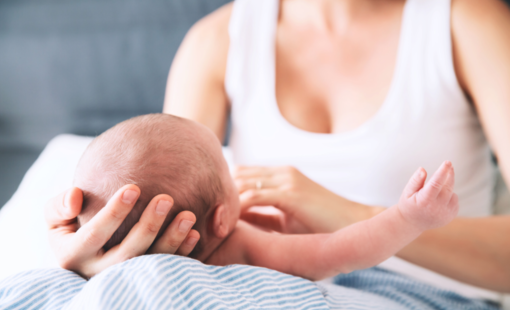 Un porte-bébé peut-il provoquer une dysplasie de la hanche ? – Besrey