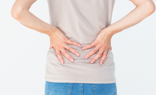 Mal de dos et douleur au ventre : causes et ostéopathie