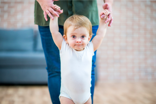 Mon Bebe A Du Mal A Marcher Ou Se Mettre Debout L Osteopathie Pour L Aider Reflex Osteo