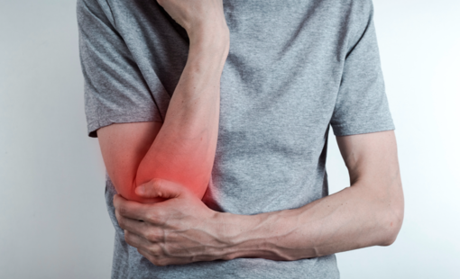 Douleurs au bras gauche : symptômes, causes et ostéopathie