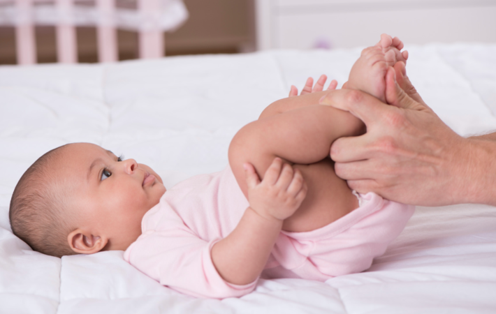 Soulager les coliques du bébé allaité