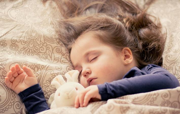 un ostéopathe spécialiste pour le sommeil de bébé